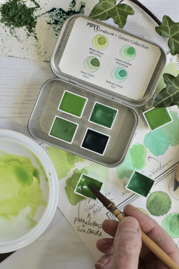 Green watercolour palette - A pocket sized tin of four shades of green ranging from light, yellowish green, earthy mid tone to a dark bluish green. by Art Scribe